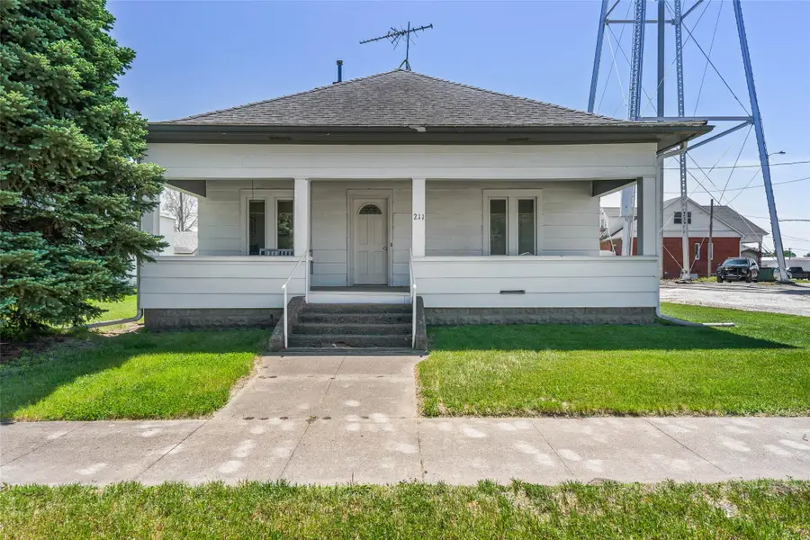 211 E Washington Street, Monroe, IA 50170 - #2