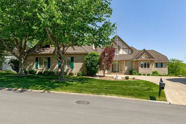 5576 Glen Oaks Pointe, West Des Moines, IA 50266