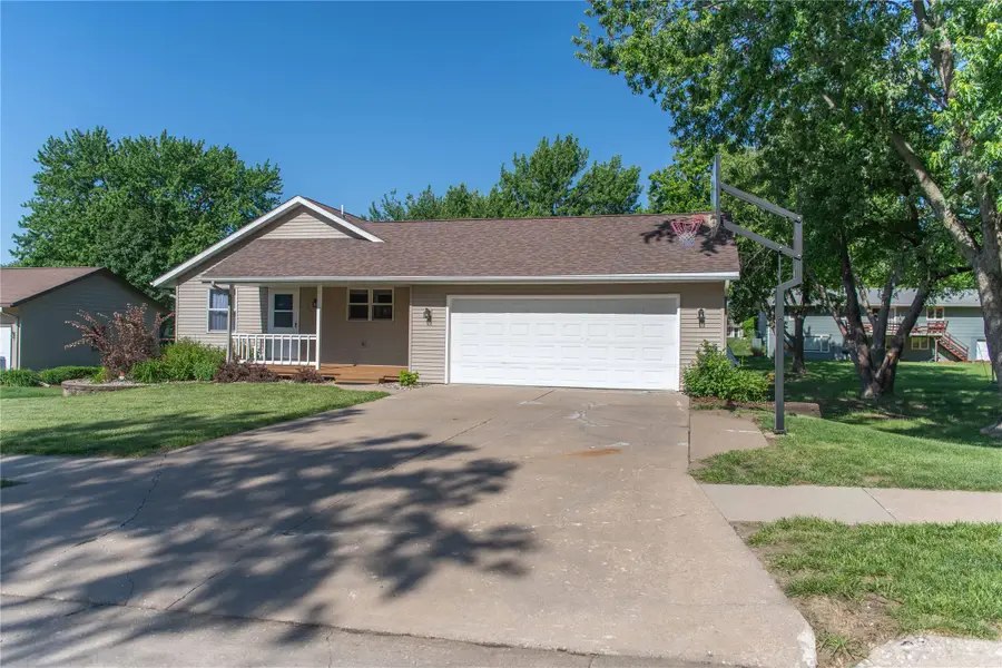 1329 N Prairie Street, Pella, IA 50219 - #2