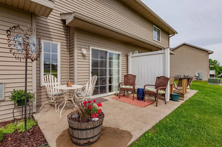 4160 100th Street #17, Urbandale, IA 50322 - #2