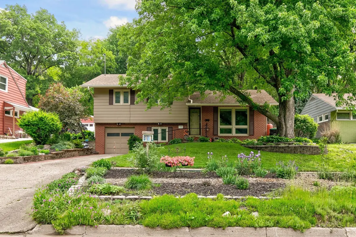 1001 Cummins Parkway, Des Moines, IA 50311 - #1