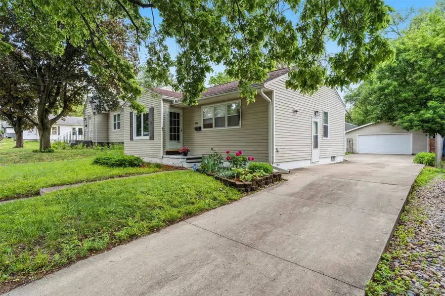 4104 4th Street, Des Moines, IA 50313 - #2