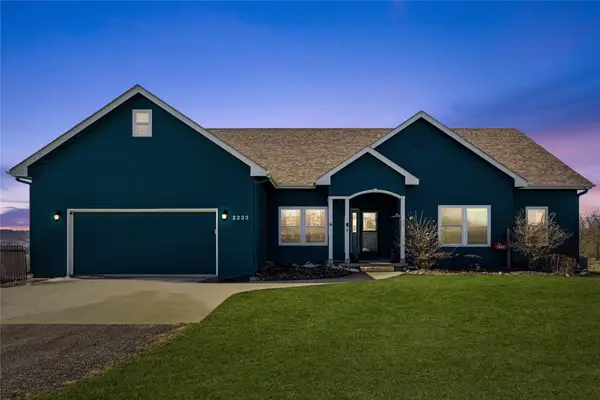 2223 Holliwell Valley Court, Winterset, IA 50273
