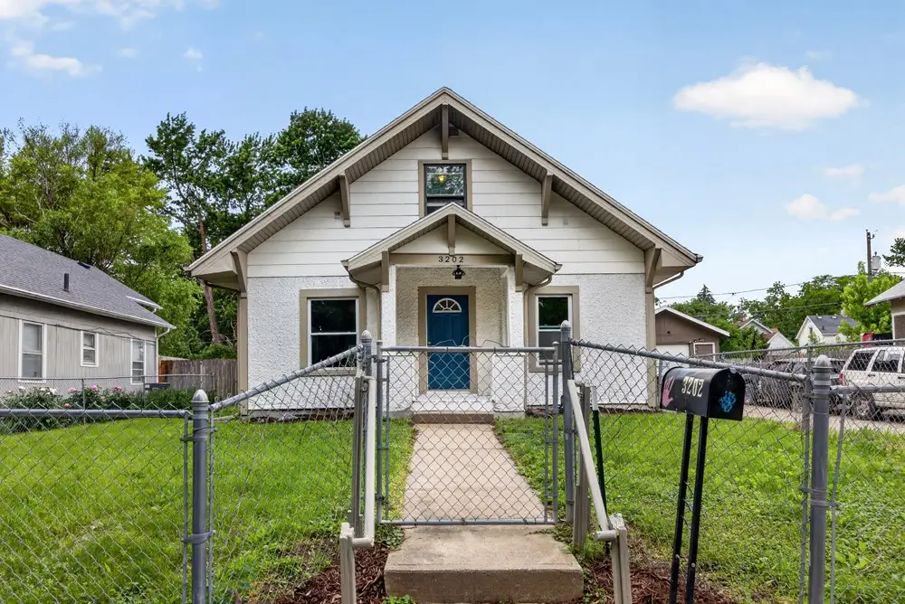 3202 3rd Street, Des Moines, IA 50313 - #1