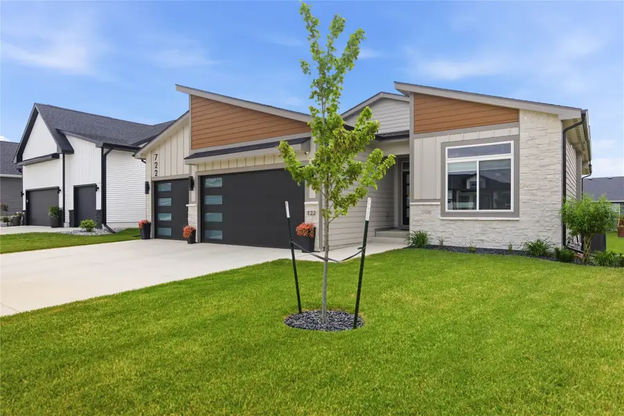722 NE Country Meadow Drive, Ankeny, IA 50021 - #2