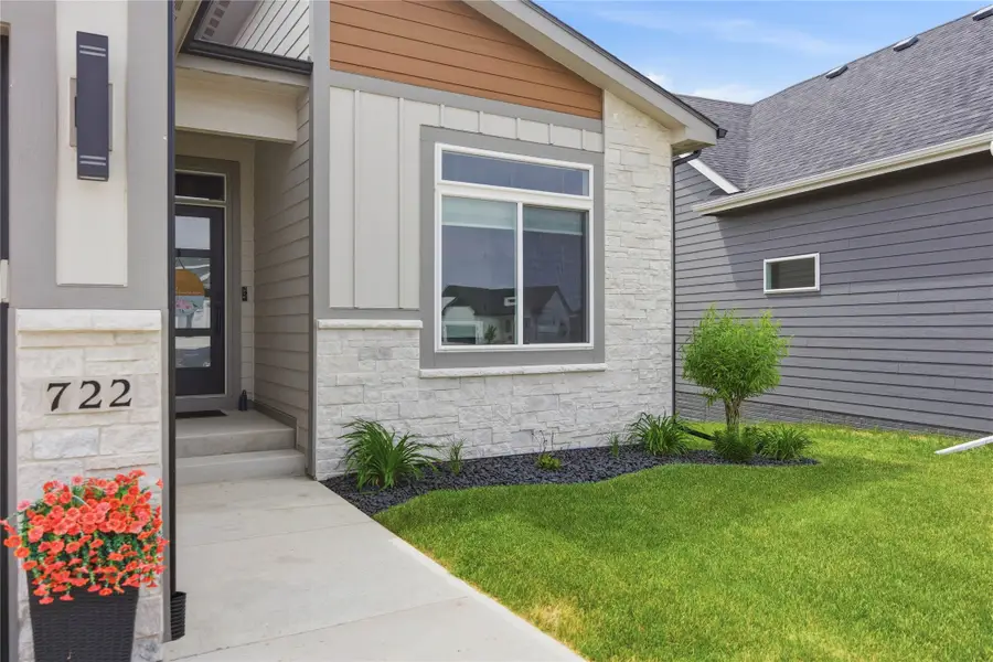 722 NE Country Meadow Drive, Ankeny, IA 50021 - #3