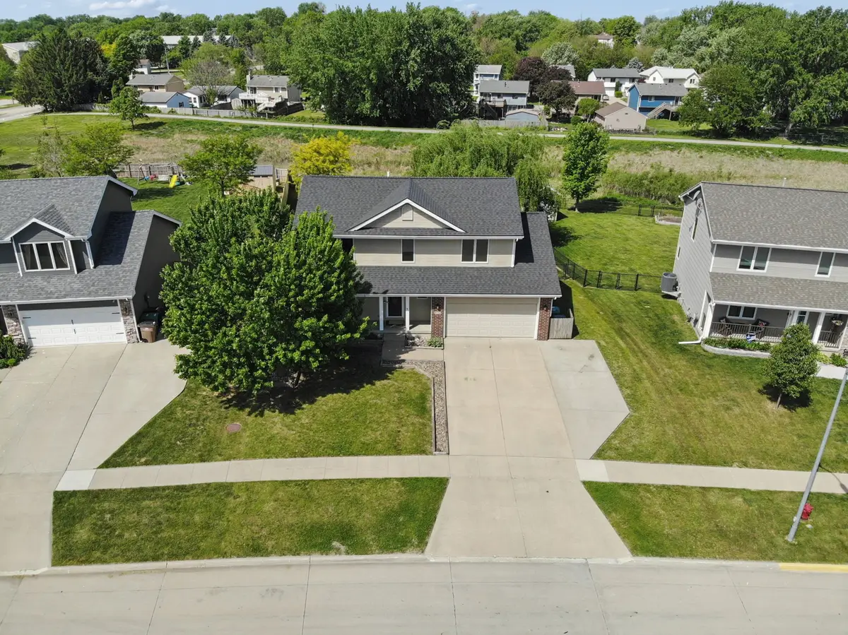 926 8th Avenue Nw, Altoona, IA 50009 - #1