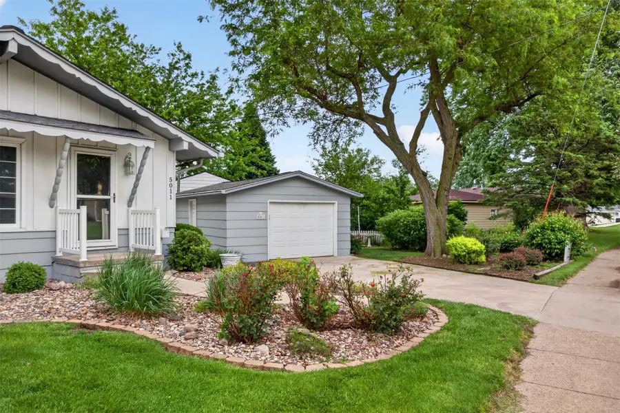 5011 Lower Beaver Road, Des Moines, IA 50310 - #2
