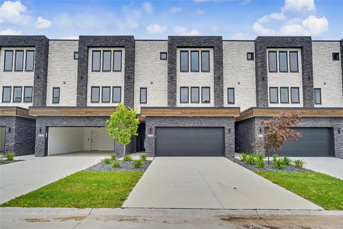 2738 Fleur Drive, Des Moines, IA 50321 - #1