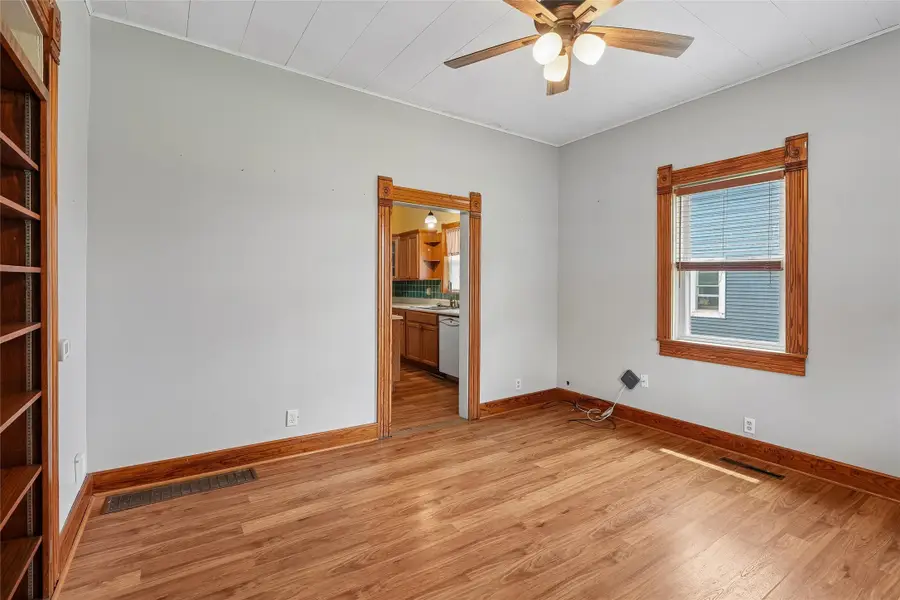 400 E 3rd Street S, Newton, IA 50208 - #3