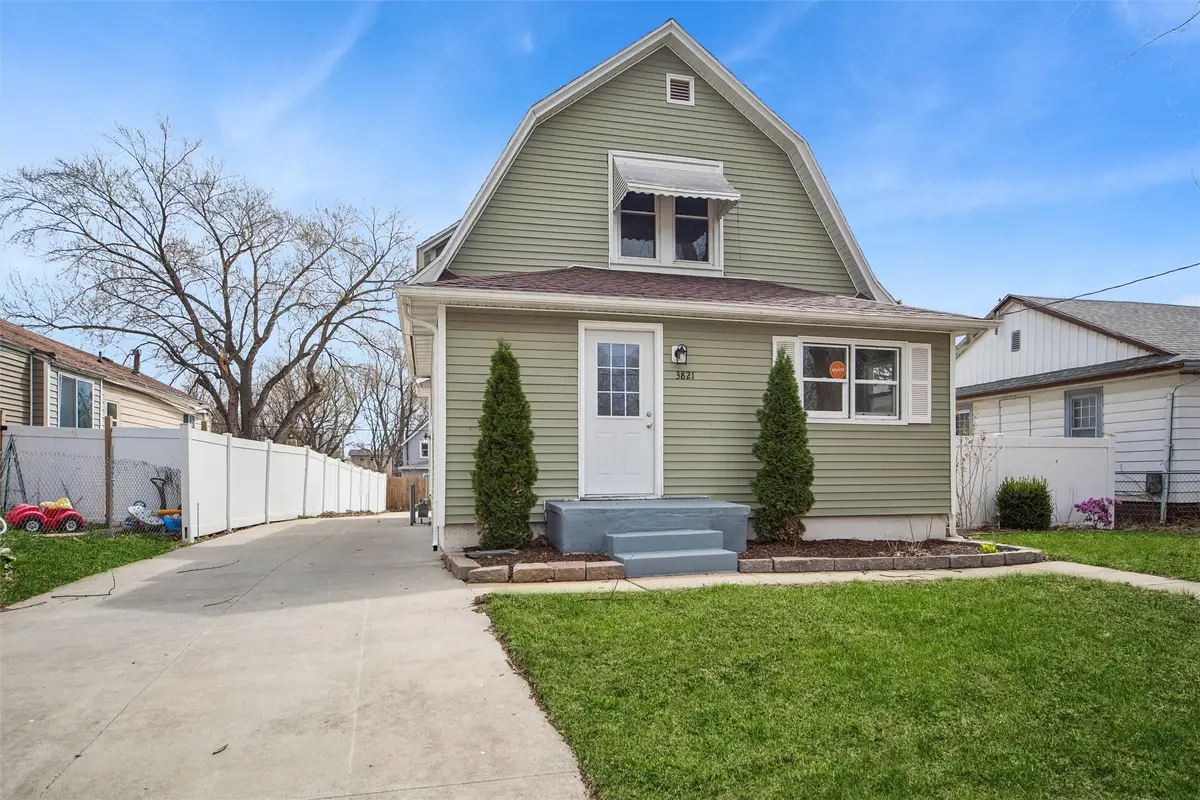 3821 8th Place, Des Moines, IA 50313 - #1
