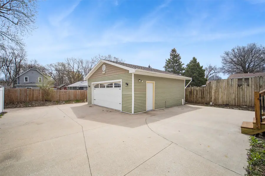 3821 8th Place, Des Moines, IA 50313 - #2