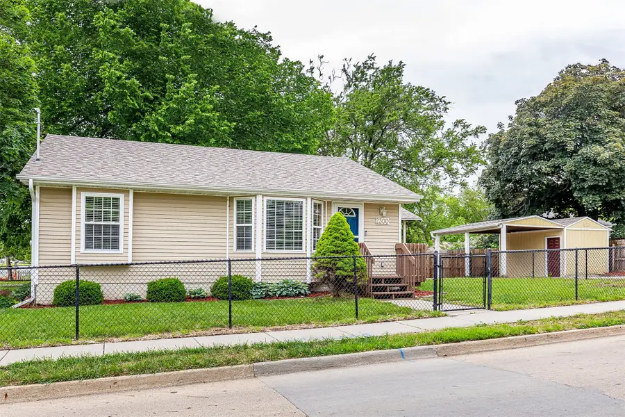2300 E 40th Street, Des Moines, IA 50317 - #2