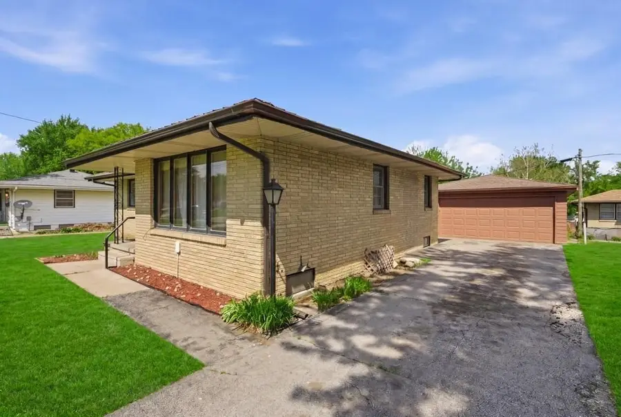 3207 E 26th Street, Des Moines, IA 50317 - #2