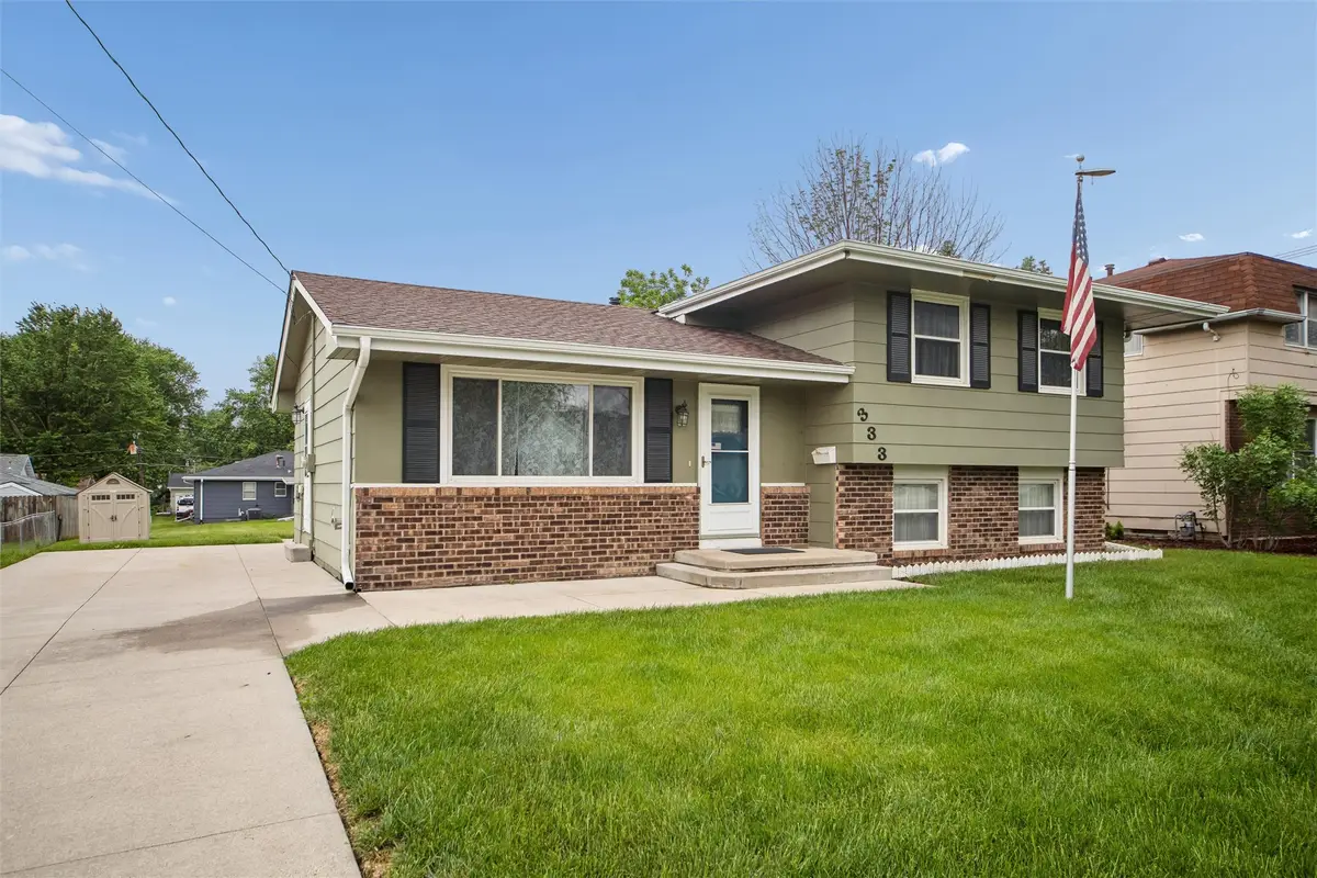 333 E 25th Street N, Newton, IA 50208 - #1
