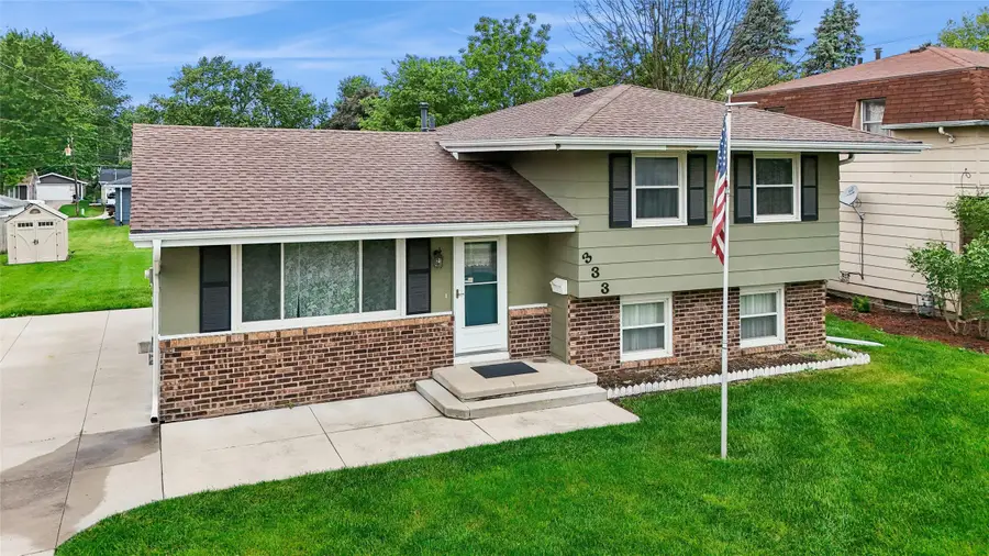 333 E 25th Street N, Newton, IA 50208 - #2