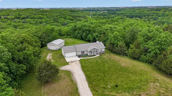 32437 H Avenue, Earlham, IA 50072