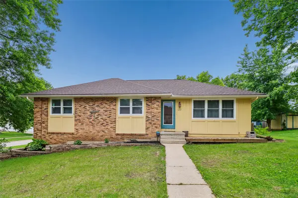 1317 E Clinton Avenue, Indianola, IA 50125