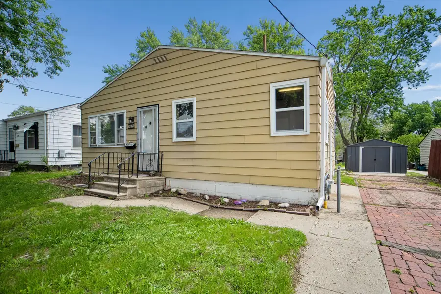 2521 57th Street, Des Moines, IA 50310 - #2