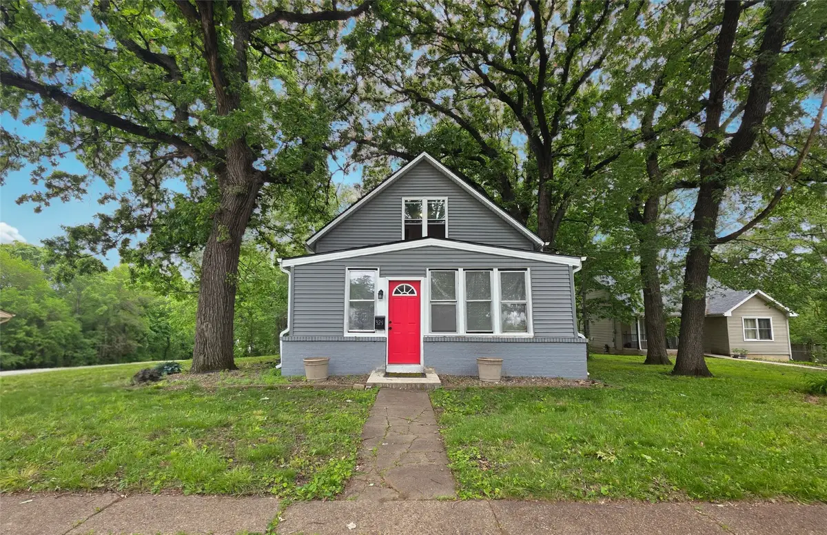 329 E Creston Avenue, Des Moines, IA 50315 - #1