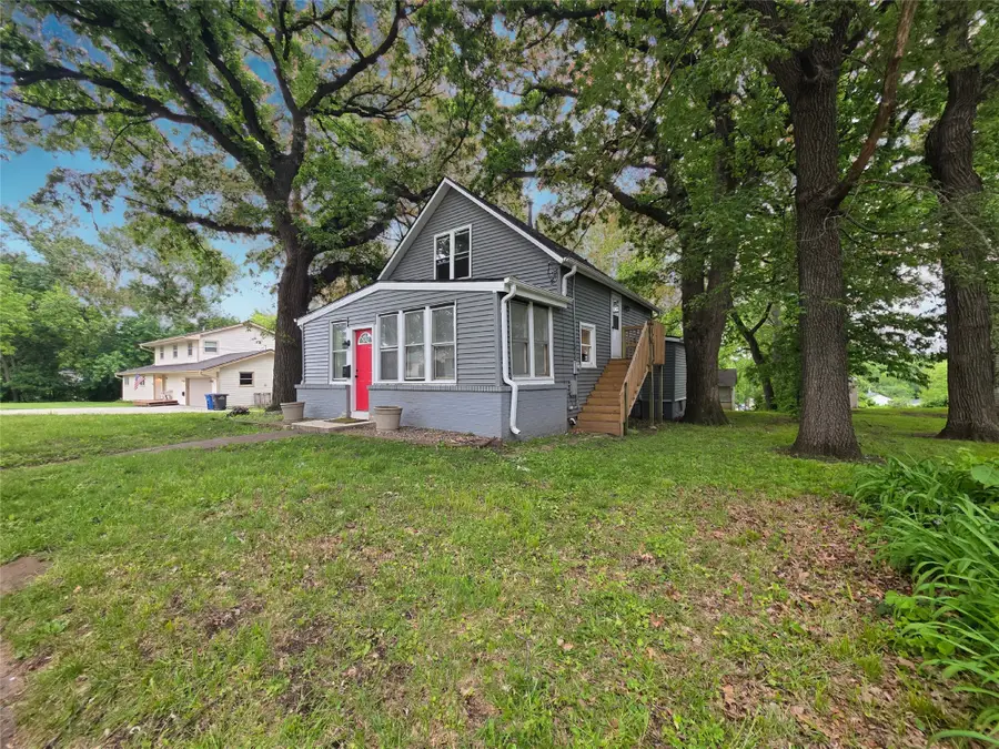 329 E Creston Avenue, Des Moines, IA 50315 - #2