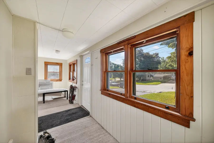 237 E Payton Avenue, Des Moines, IA 50315 - #3