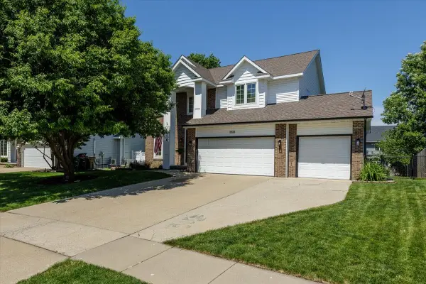 5459 Coachlight Drive, West Des Moines, IA 50266