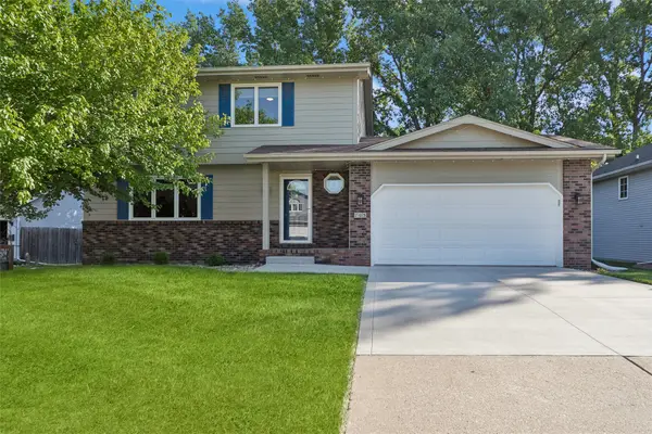 705 NW Stratford Court, Ankeny, IA 50023