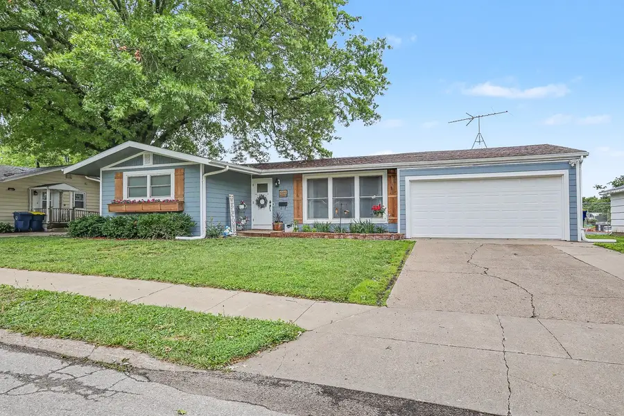 606 Madison Street, Pella, IA 50219 - #2