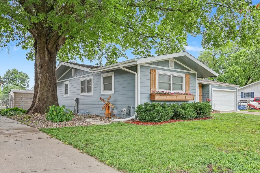 606 Madison Street, Pella, IA 50219 - #3