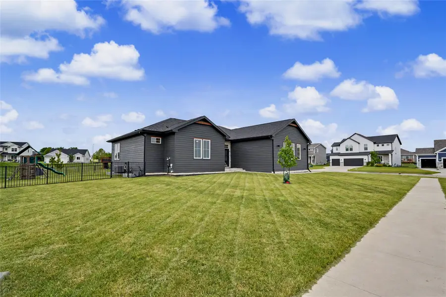808 Willow Valley Drive, Norwalk, IA 50211 - #2