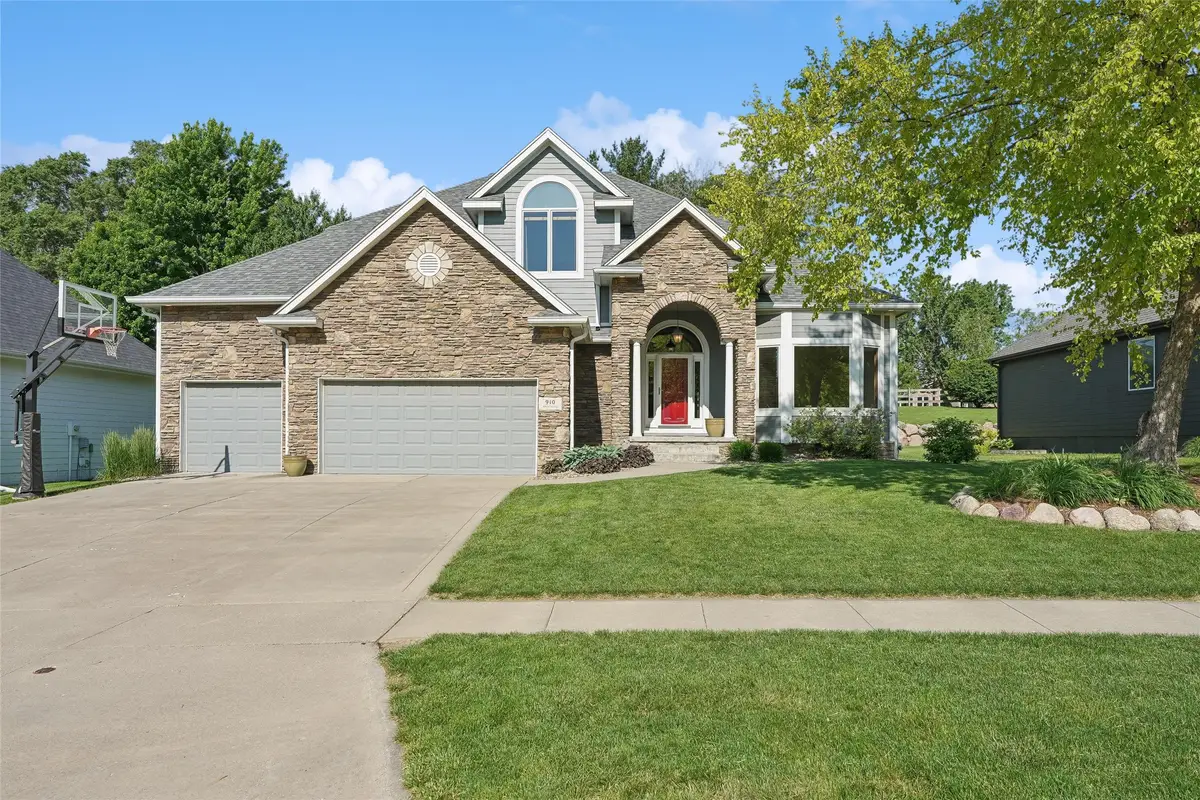 910 SE Brentwood Drive, Waukee, IA 50263 - #1
