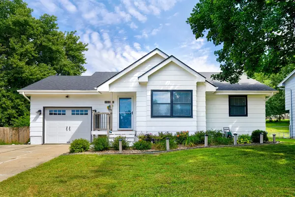 2221 Swan Drive, Norwalk, IA 50211