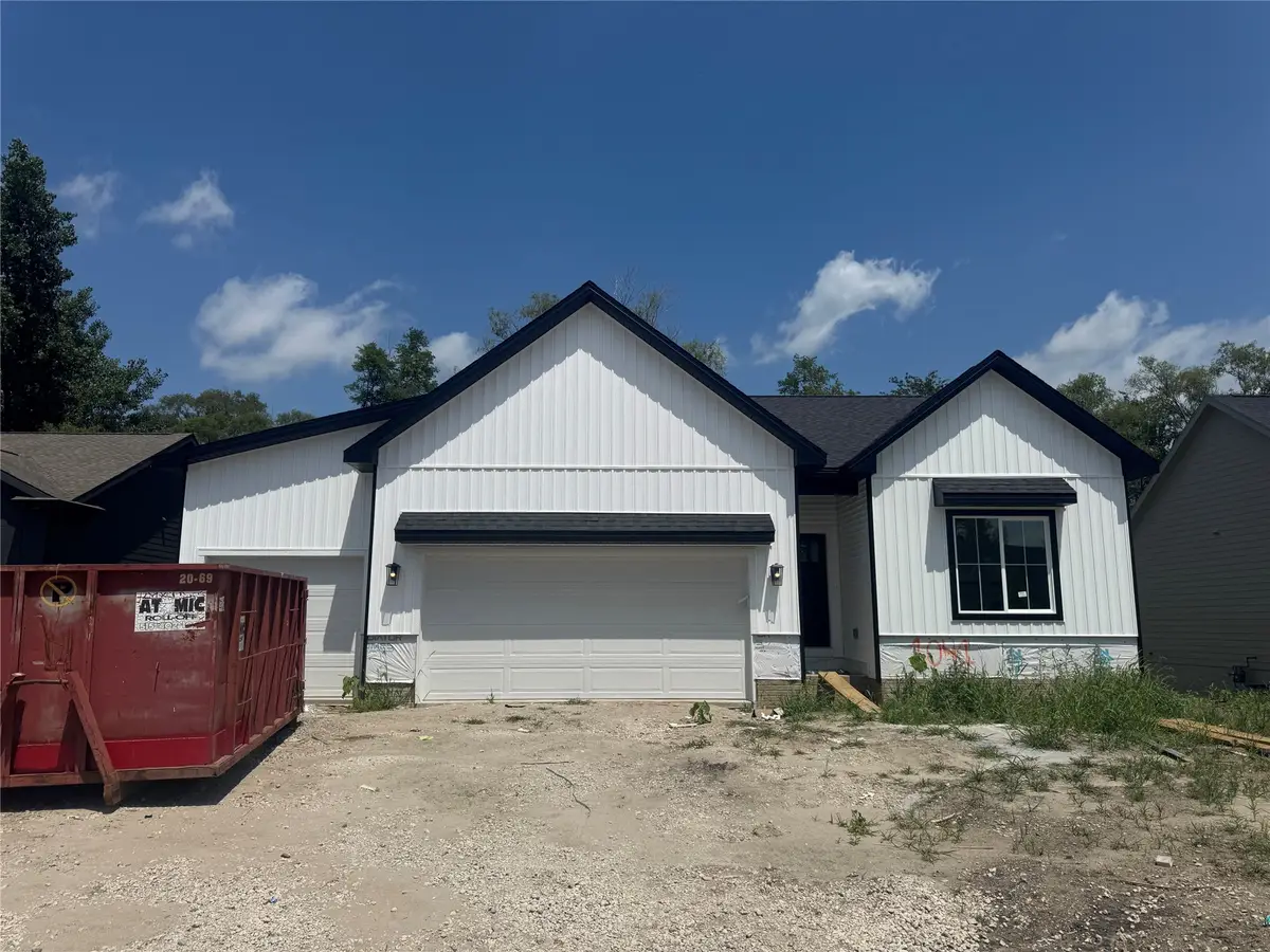 1041 2nd Street Ne, Altoona, IA 50009 - #1