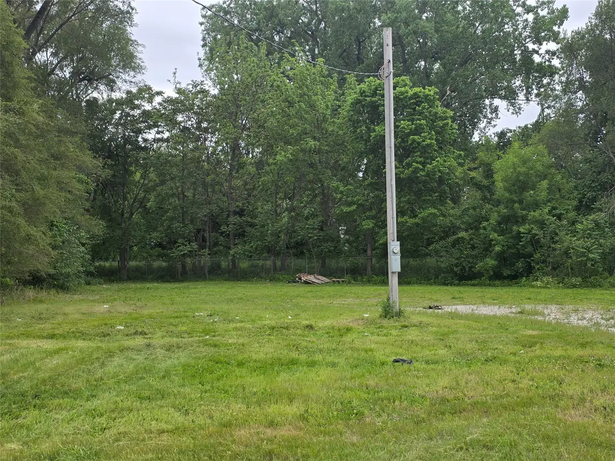 30 NW 47th Place, Des Moines, IA 50313 - #1