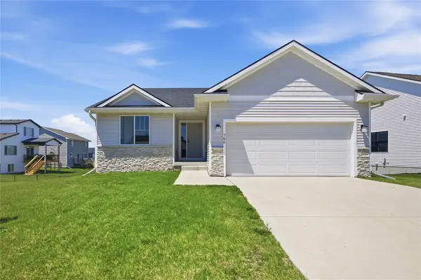706 NE Country Meadow Drive, Ankeny, IA 50021