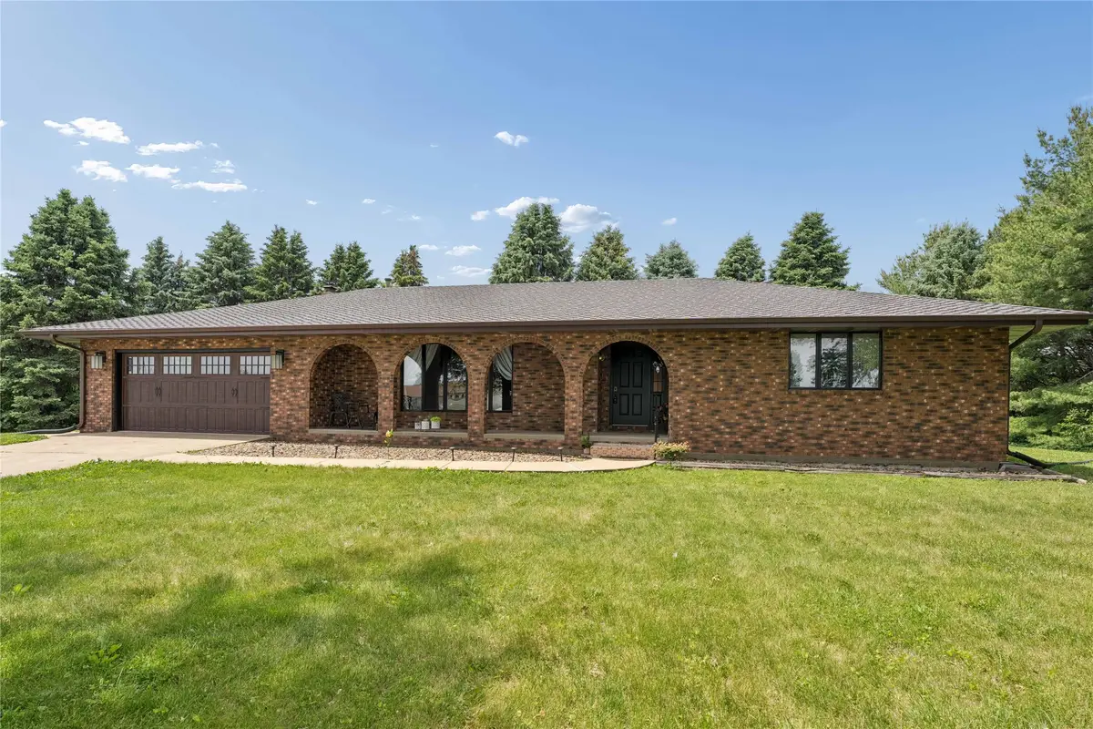 725 40th Avenue, Pleasantville, IA 50225 - #1