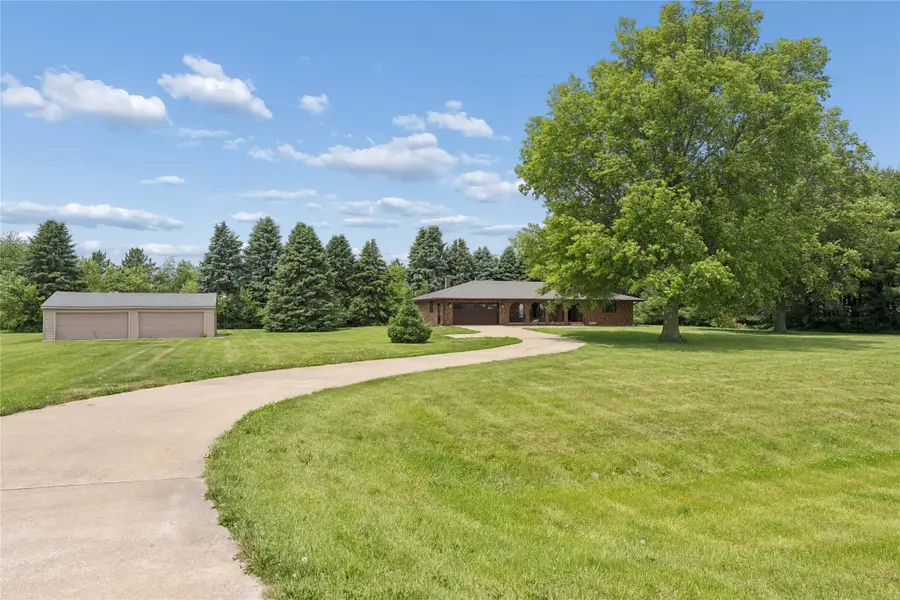 725 40th Avenue, Pleasantville, IA 50225 - #3