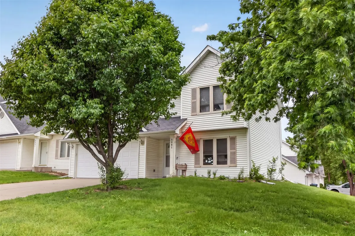 5901-5911 Townsend Avenue, Urbandale, IA 50322 - #1