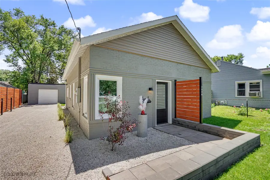 2906 Adams Avenue, Des Moines, IA 50310 - #2