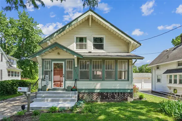 2215 E 9th Street, Des Moines, IA 50316