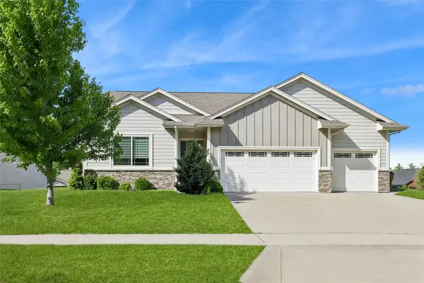 8707 Long Meadow Drive, Johnston, IA 50131