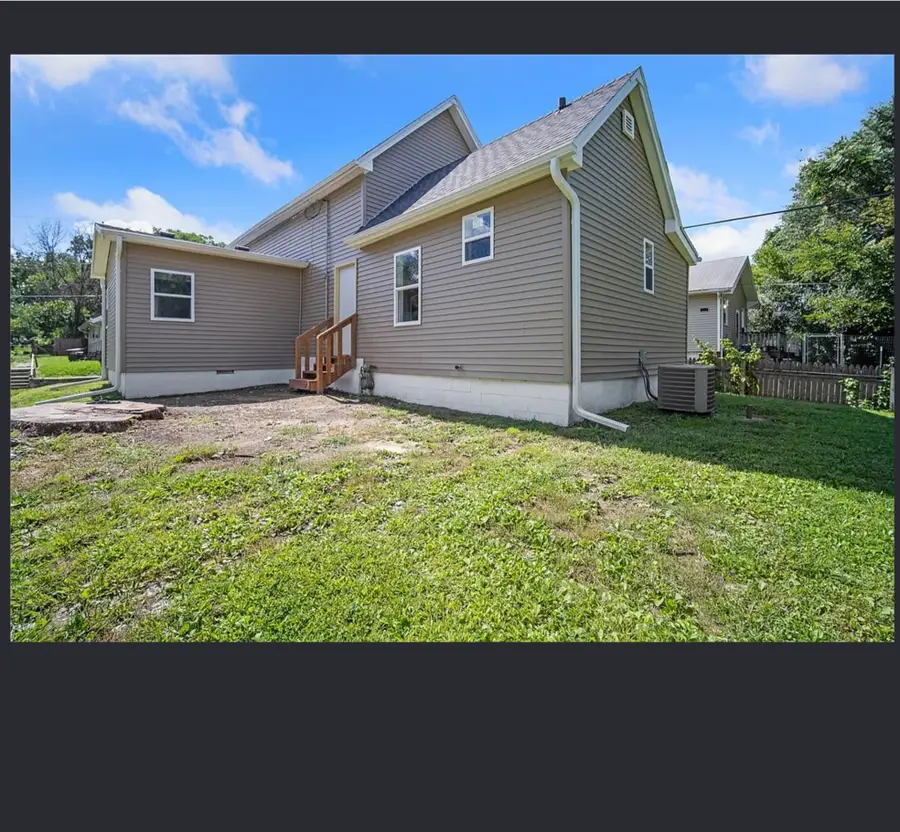 2215 Lincoln Avenue, Des Moines, IA 50310 - #2