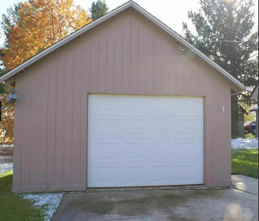 1603 10th Street, Eldora, IA 50627 - #3