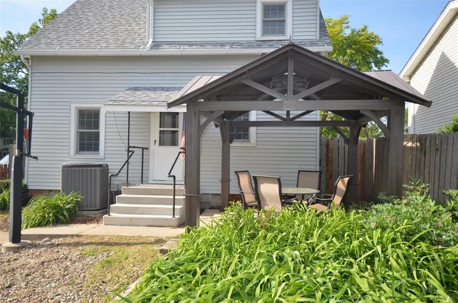 4122 Northwest Drive, Des Moines, IA 50310 - #2