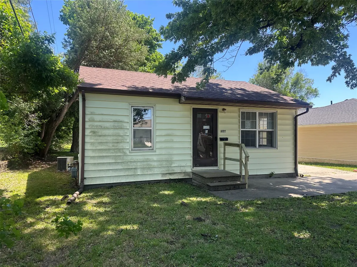 706 E 21st Street Place S, Newton, IA 50208 - #1