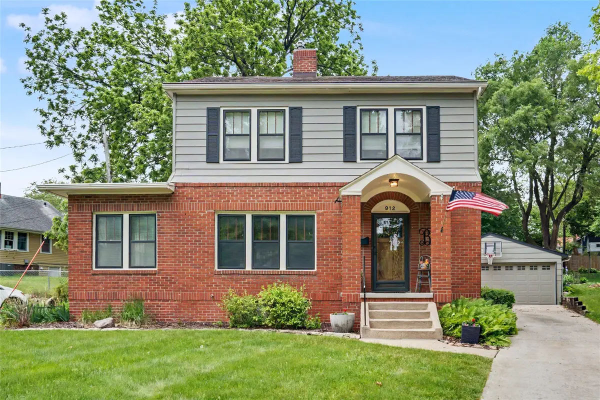 912 37th Street, Des Moines, IA 50312 - #1