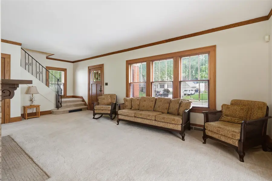912 37th Street, Des Moines, IA 50312 - #3