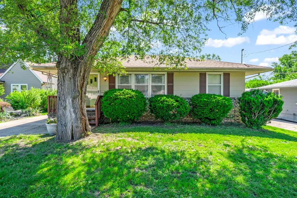 2425 E 42nd Street, Des Moines, IA 50317 - #1