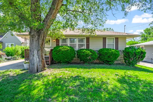 2425 E 42nd Street, Des Moines, IA 50317